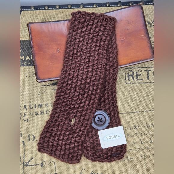 NWT Fossil Chunky Brown Knit Berkeley Scarf with Large Button - Picture 2 of 5